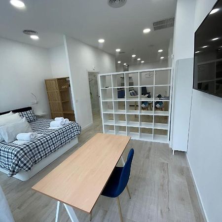 Monkeys Apartments Pages Del Corro Triana Siviglia Esterno foto